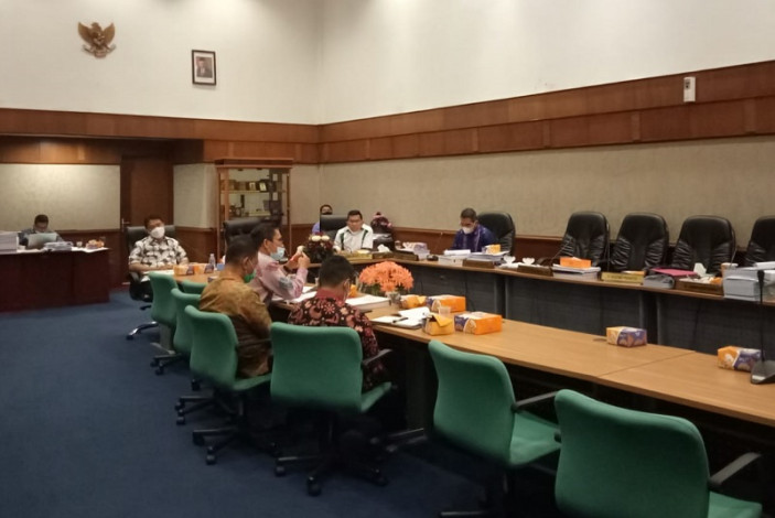 Kabiro Ekonomi Dicecar, DPRD Riau Minta Tunda Pengumunan Seleksi Komisaris dan Direksi PT PIR dan SPR