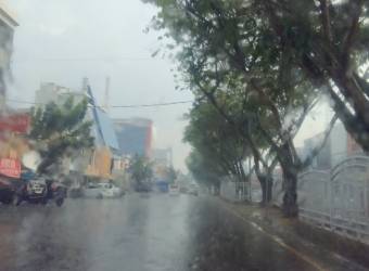 Warga Riau, Waspadai Hujan Disertai Petir dan Angin Kencang di Akhir Pekan