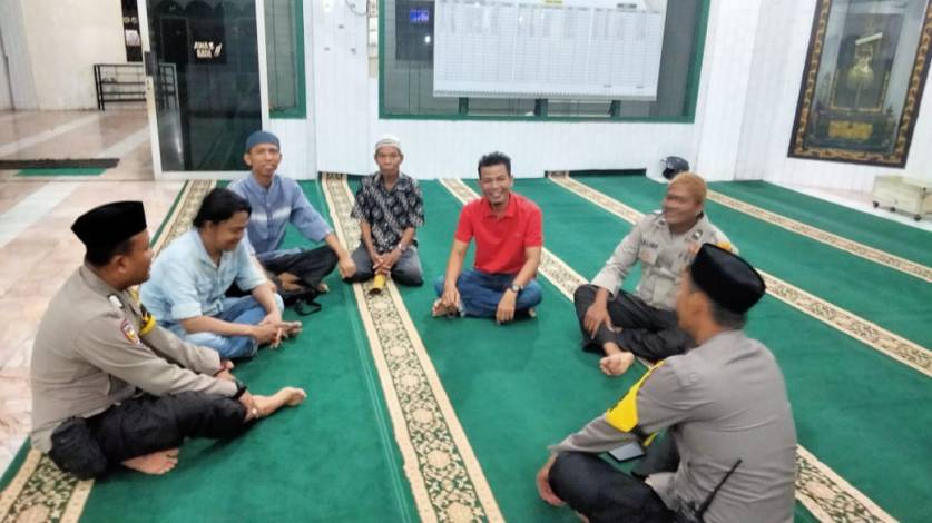 Polsek Pekanbaru Kota Sampaikan Pesan Pemilu Damai di Masjid Awaluddin