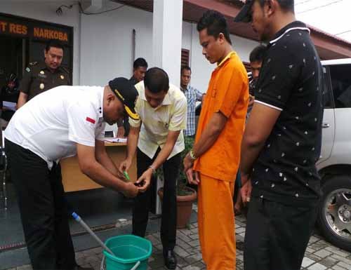 Polda Riau Musnahkan Sabu 29,56 gram dan 42 Pil Ekstasi dari Lima Tersangka