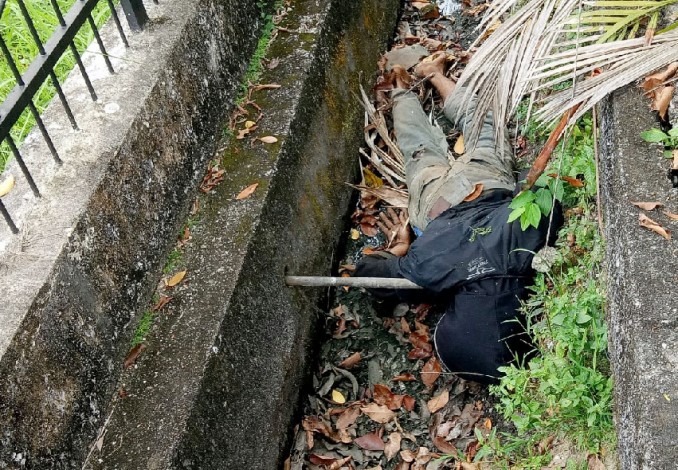 Heboh, Ada Mayat di Seberang Kantor Dinas Pertanahan Kota Pekanbaru Jalan Sumatra