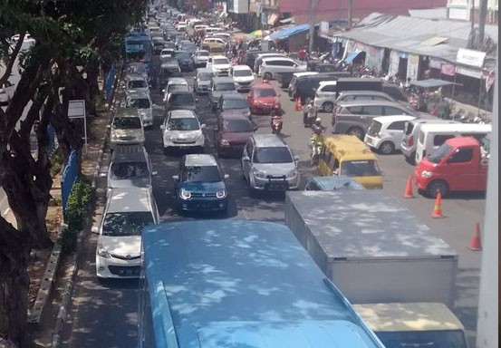 Jalan Jenderal Sudirman Macet Gara-gara Pembongkaran TPS di STC