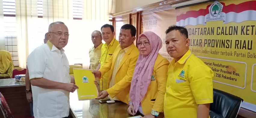 Andi Rachman Kembalikan Formulir Balon Ketua Golkar Riau