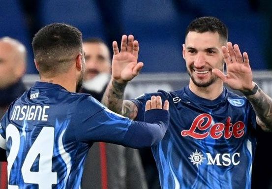 Kalahkan Lazio 2-1, Napoli Gusur Milan Dari Puncak Serie A