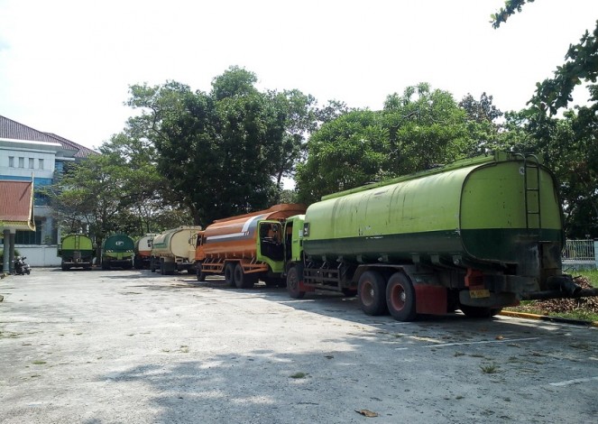 DPRD Riau Bawa 9 Truk CPO Hasil Razia ke Gedung Dewan