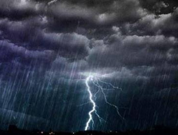 Waspadai Hujan Disertai Petir dan Angin Kencang Landa Riau Malam Nanti