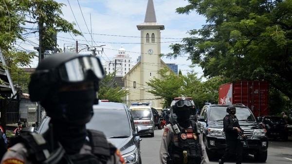 Pelaku Bom Bunuh Diri Katedral Makassar Diduga 2 Orang Naik Motor