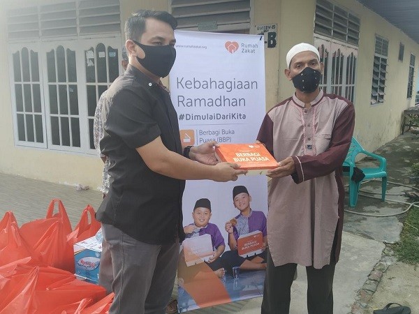 Bersama CAKAPLAH.COM, Rumah Zakat Salurkan Paket Makanan untuk Berbuka Puasa