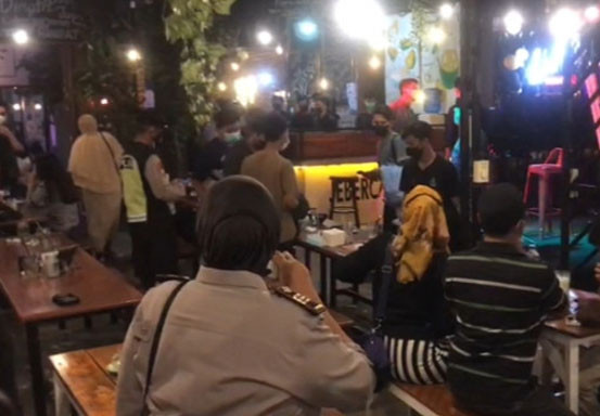 Kafe Dirazia, Kerumunan di Mal Dibiarkan, DPRD Riau Minta Pemerintah Tegas Tangani Covid-19