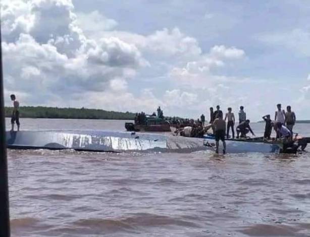 Kapal SB Evelyn Calisca Terbalik di Perairan Inhil Diduga karena Tabrak Kayu Mengapung