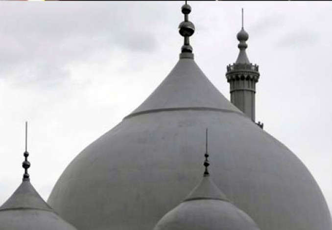 Preman-preman di Daerah Ini Ikut Bantu Bersihkan Masjid
