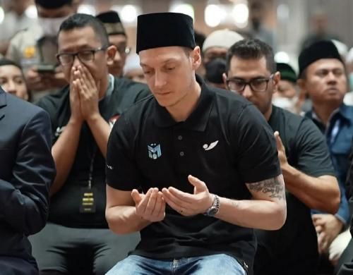 Mesut Ozil Terpukau Saksikan Jemaah Masjid Istiqlal Lantunkan Shalawat Badar
