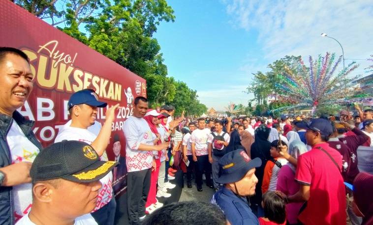 Bertabur Hadiah, Ribuan Masyarakat Semarakkan Jalan Sehat Hari Jadi ke-239 Pekanbaru