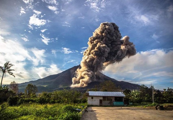 Gunung Sinabung 2 Kali Erupsi pada Lebaran Hari Kedua dan Ketiga