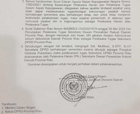 Penggalan Surat Kemendagri yang membahas soal status Sekretaris DPRD Riau.