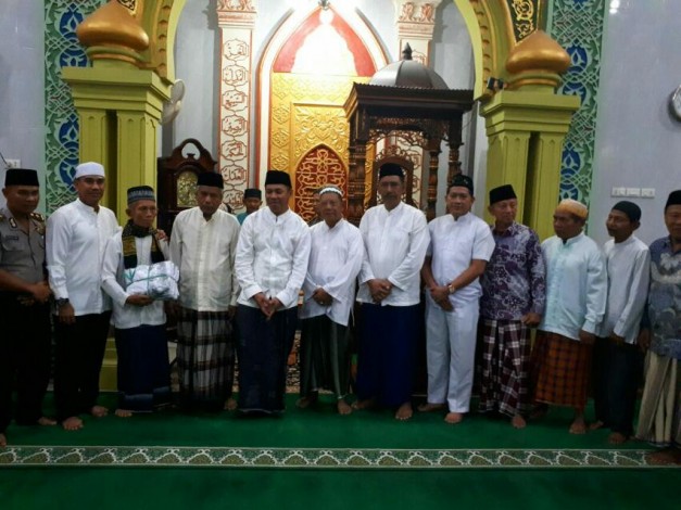 Usai Sholat Subuh di Masjid  Baitul Jalal, Kapolda Riau Sampaikan Tausiah