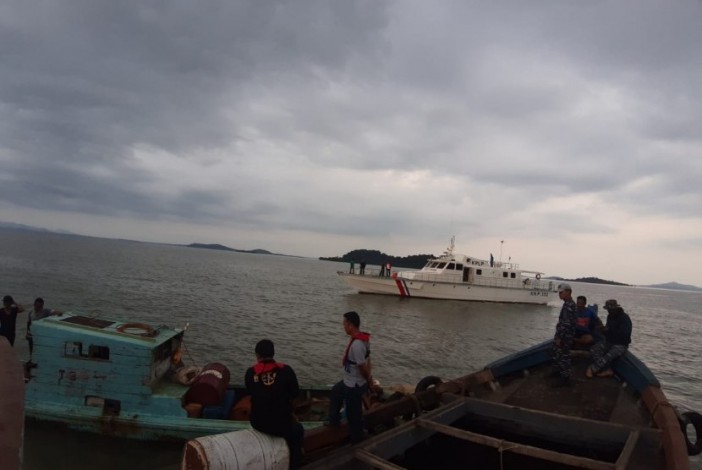 Berangkat dari Tanjung Buton, Kapal SB Tengiri 4 Tenggelam Setelah Hantam Karang
