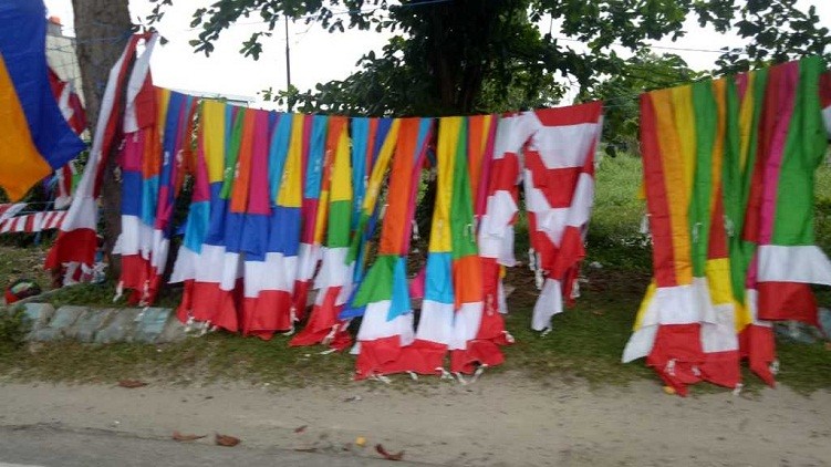 Jelang HUT RI, Penjual Bendera dan Umbul-umbul Ramaikan Jalanan Pekanbaru
