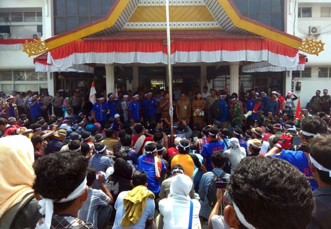 Perjuangkan Hak, Ratusan Buruh PT DPN Kuansing Datangi Disnakertrans Riau