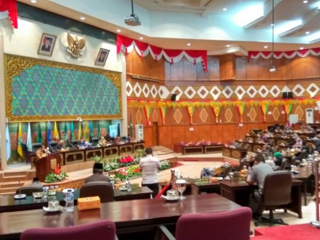 Hanya Dihadiri Plh Sekdaprov Riau, Dewan Setujui Dua Ranperda
