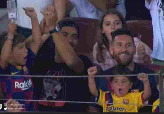 Bersorak saat Gawang Barcelona Kebobolan, Anak Messi Disemprot Suarez