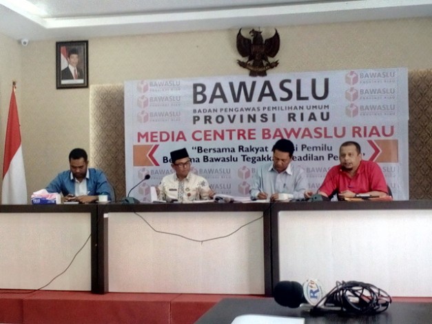 Rusidi Rusdan Nahkodai Bawaslu Riau
