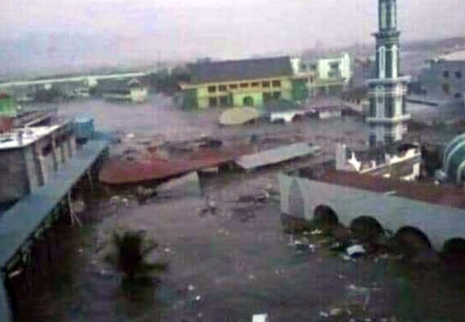 Tsunami Terpa Kota Palu