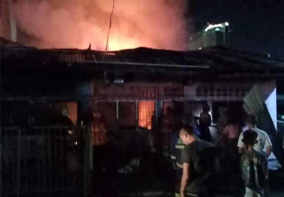 Tabung Gas Meledak, 3 Rumah Kontrakan dan 4 Unit Sepeda Motor di Pekanbaru Ludes Terbakar