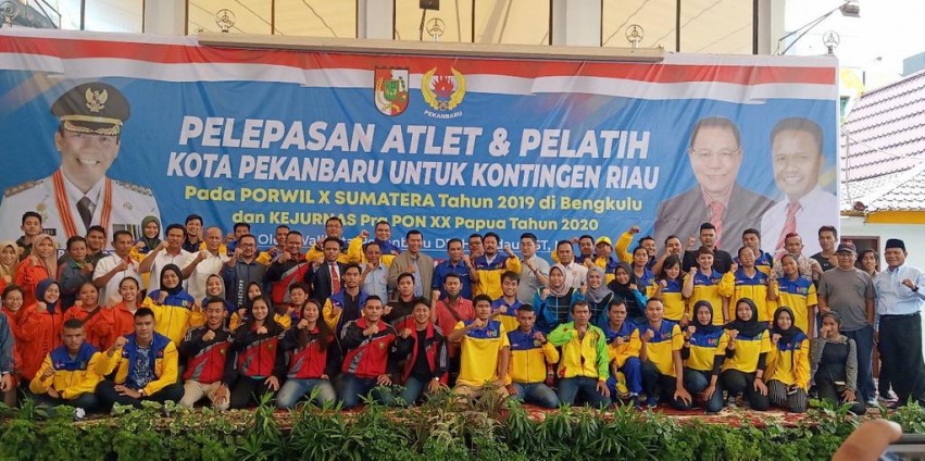 Lepas Atlet Porwil ke Bengkulu, Wako Pekanbaru Beri Tambahan Uang Saku