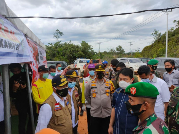 Tinjau Jalan Lintas Riau-Sumbar yang Ambrol, Gubernur Minta Segera Diperbaiki