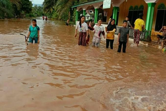 Intensitas Curah Hujan Tinggi, Pemprov Riau Belum Tetapkan Status Siaga Banjir dan Longsor