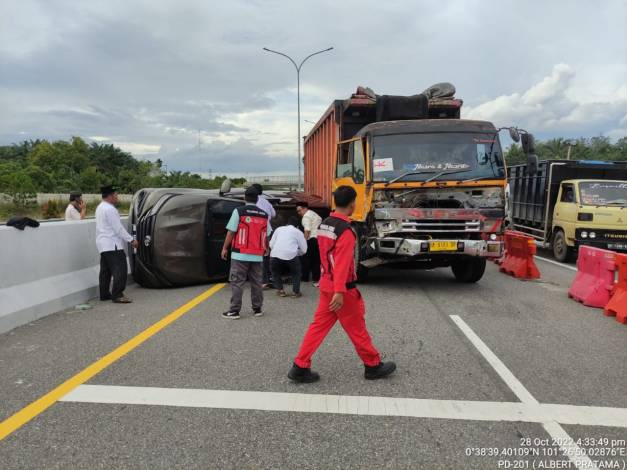 Akibat Rem Blong, Tabrakan Beruntun Terjadi di Tol Permai