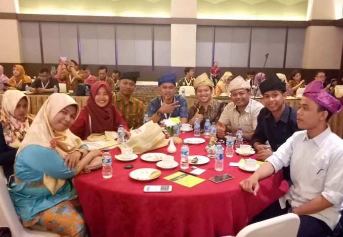Kompak Bertanjak, Mahasiswa Riau Jadi Pusat Perhatian di Konvensi Perhumas di Bogor