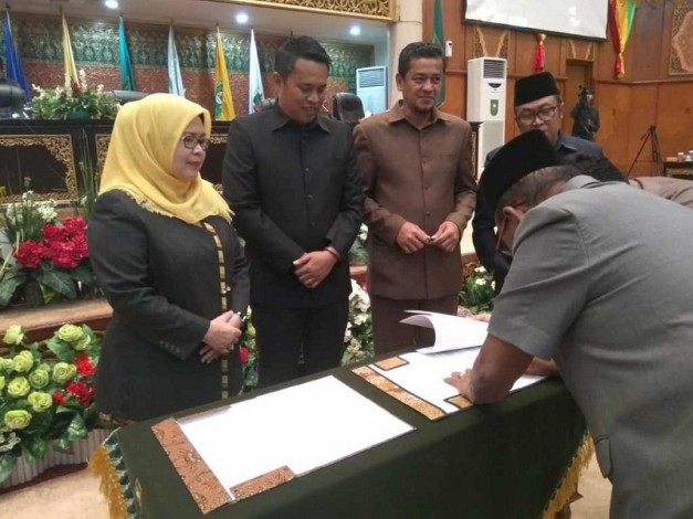 APBD Provinsi Riau 2019 Disahkan Rp9,185 Triliun