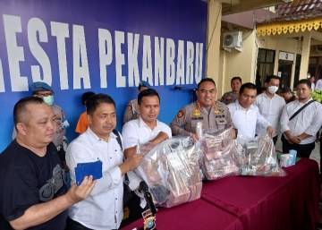 Bandar Besar Narkoba di Riau Tertangkap, Uang Tunai Rp3,2 Miliar Diamankan