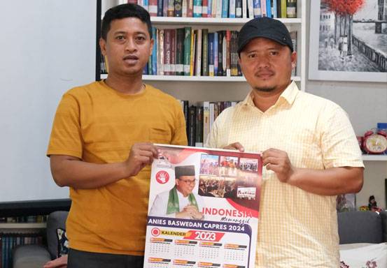 Jelang Kedatangan Anies Baswedan, Jarnas ABW Riau Sebar 10 Ribu Kalender ke Rumah Warga