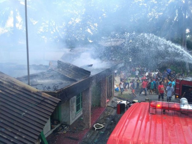 Empat Unit Rumah Ludes Terbakar di Tambang Sebelum Mobil Damkar Datang