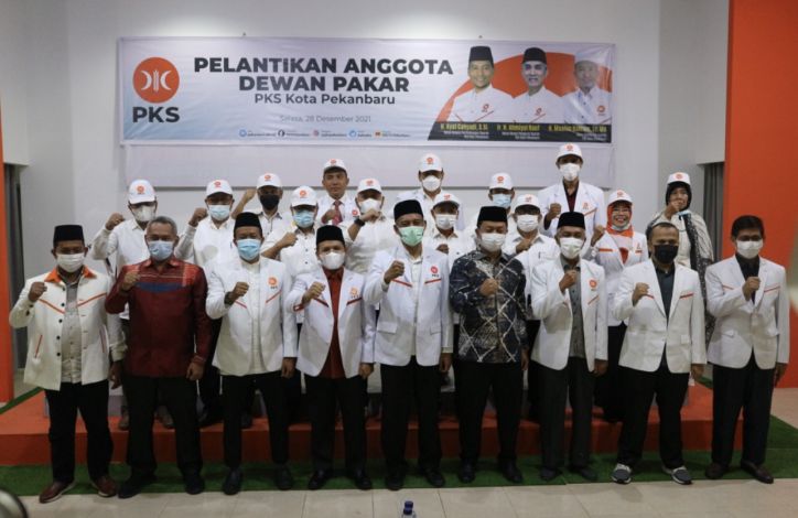 PKS Kota Pekanbaru Lantik 14 Dewan Pakar