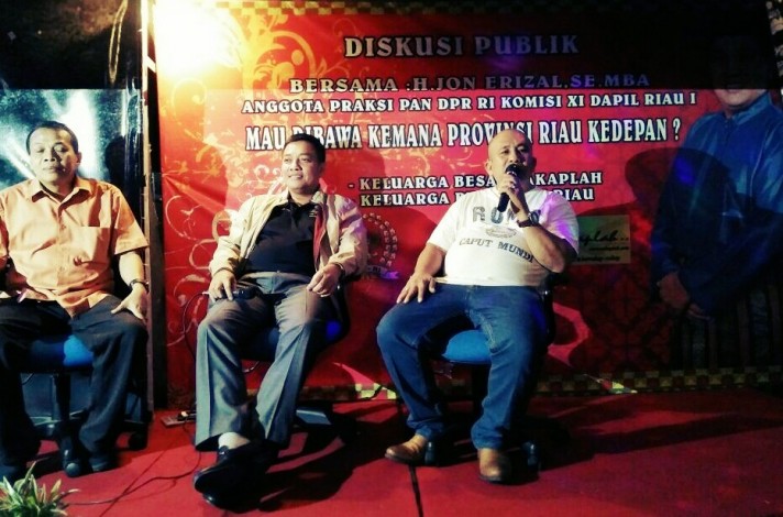 Anggota DPR RI Jon Erizal dan Warga Grup WA Cakaplah Gelar Diskusi Publik