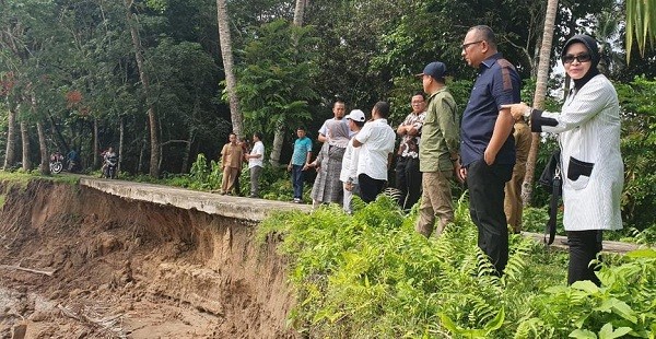Pantau Abrasi di Kuansing, DPRD Riau Desak BWS V Cari Solusi