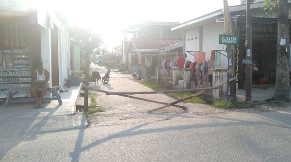 Karantina Lokal, Warga Tutup Akses ke Perumahan Mutiara Permai Pekanbaru