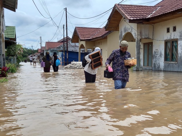 Perumahan di Pekanbaru Terendam Banjir hingga 1,5 Meter, Warga Mulai Mengungsi