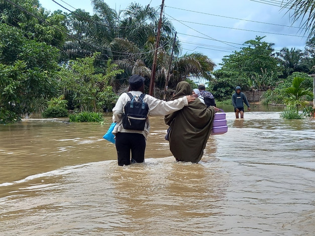 Sudah 3 Hari Terendam Banjir, Warga Pekanbaru Tak Kunjung Terima Bantuan dari Pemerintah