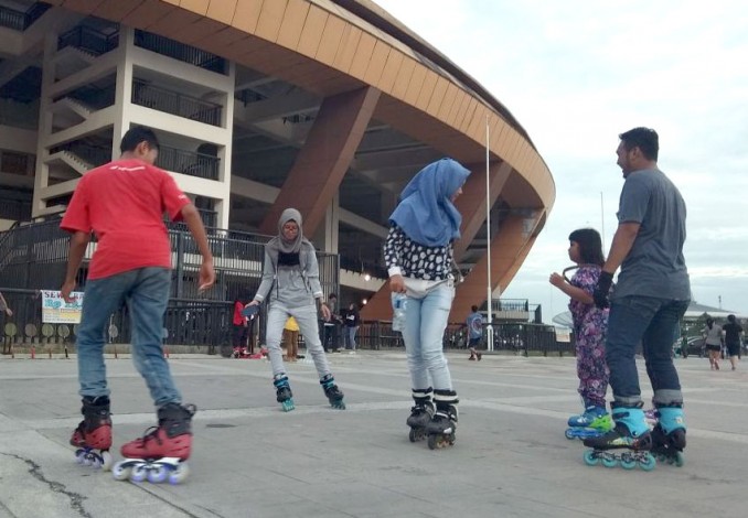 Komunitas Sepatu Roda Manfaatkan Stadion Utama Riau Untuk Latihan