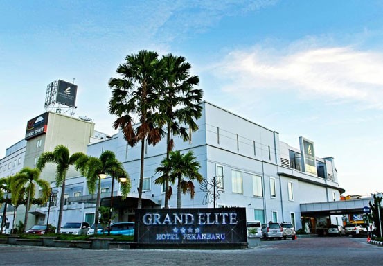 Buka Puasa Sambil Beramal di Dapoer Kampoeng Grand Elite Hotel