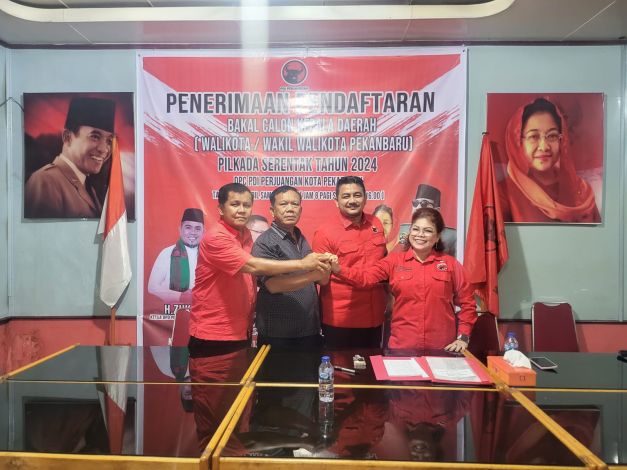 Maju Pilwako Pekanbaru, Anggota DPRD Dapot Sinaga Ambil Formulir Pendaftaran di PDIP