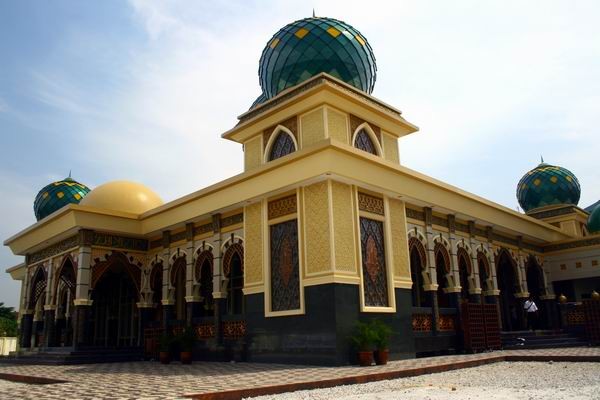 Honor April Imam Masjid Paripurna di Pekanbaru Cair