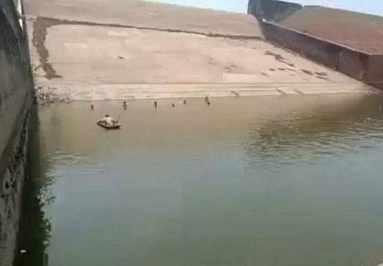 Kuras Air Dam untuk Ambil Ponselnya yang Jatuh, Pejabat Ini Diberhentikan
