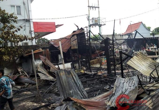 Helikopter Bantu Padamkan Kebakaran di Jalan Sudirman