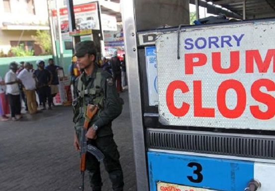 Bukan karena Covid-19, Sri Lanka Lockdown Warganya Gara-gara Kehabisan BBM